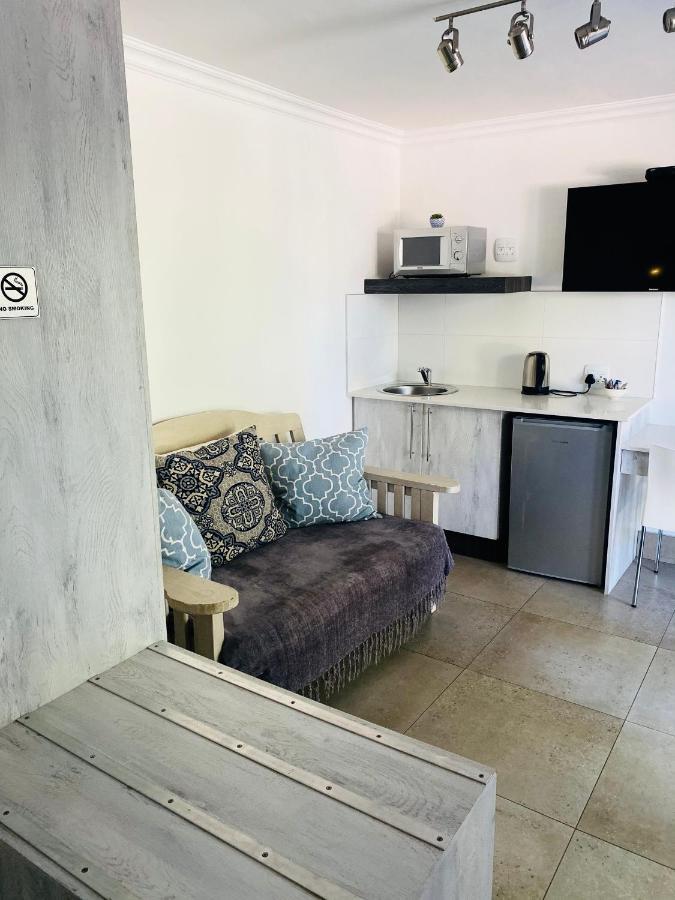 Impa-Lala Country Estate Bed & Breakfast Bloemfontein Bagian luar foto