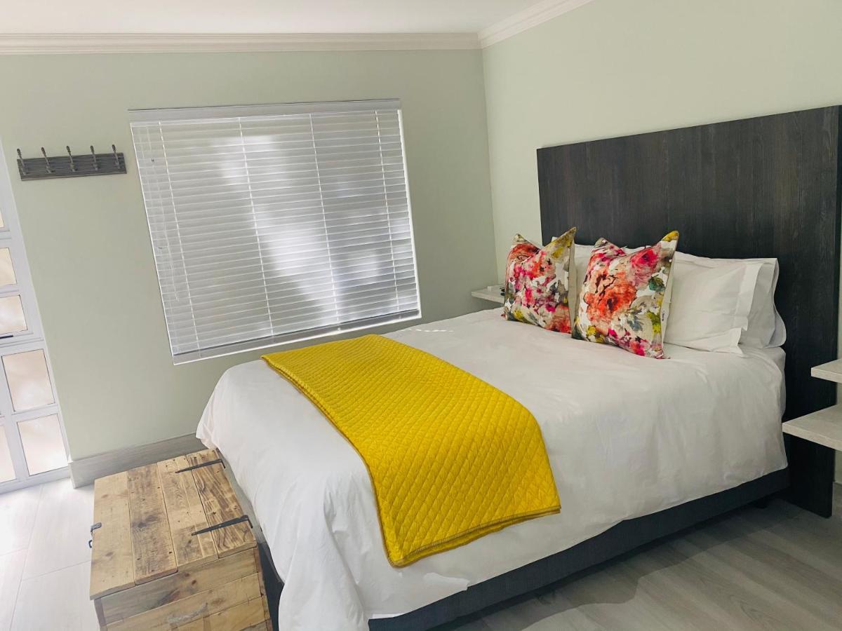 Impa-Lala Country Estate Bed & Breakfast Bloemfontein Bagian luar foto