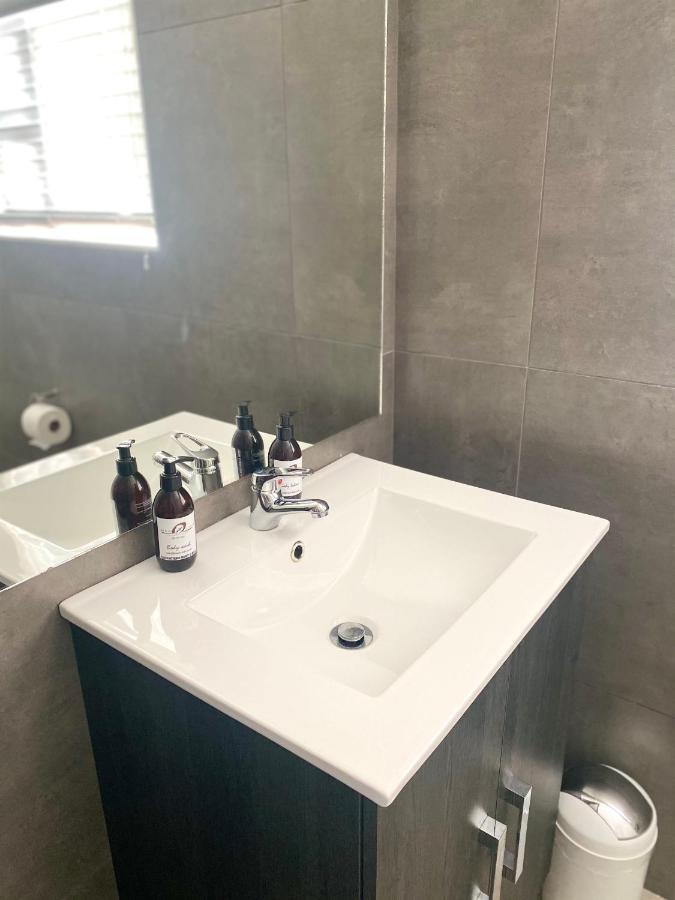 Impa-Lala Country Estate Bed & Breakfast Bloemfontein Bagian luar foto