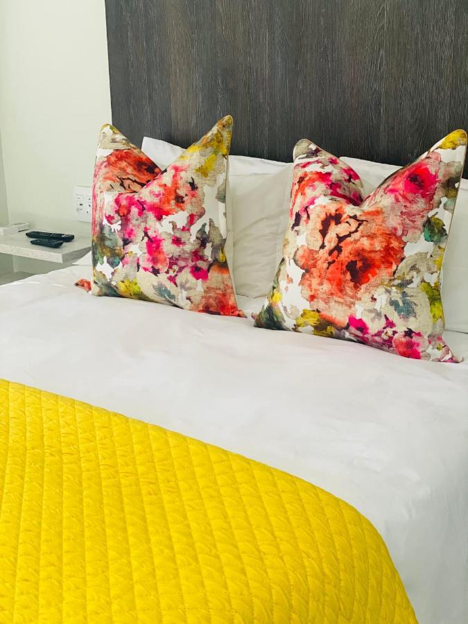 Impa-Lala Country Estate Bed & Breakfast Bloemfontein Bagian luar foto