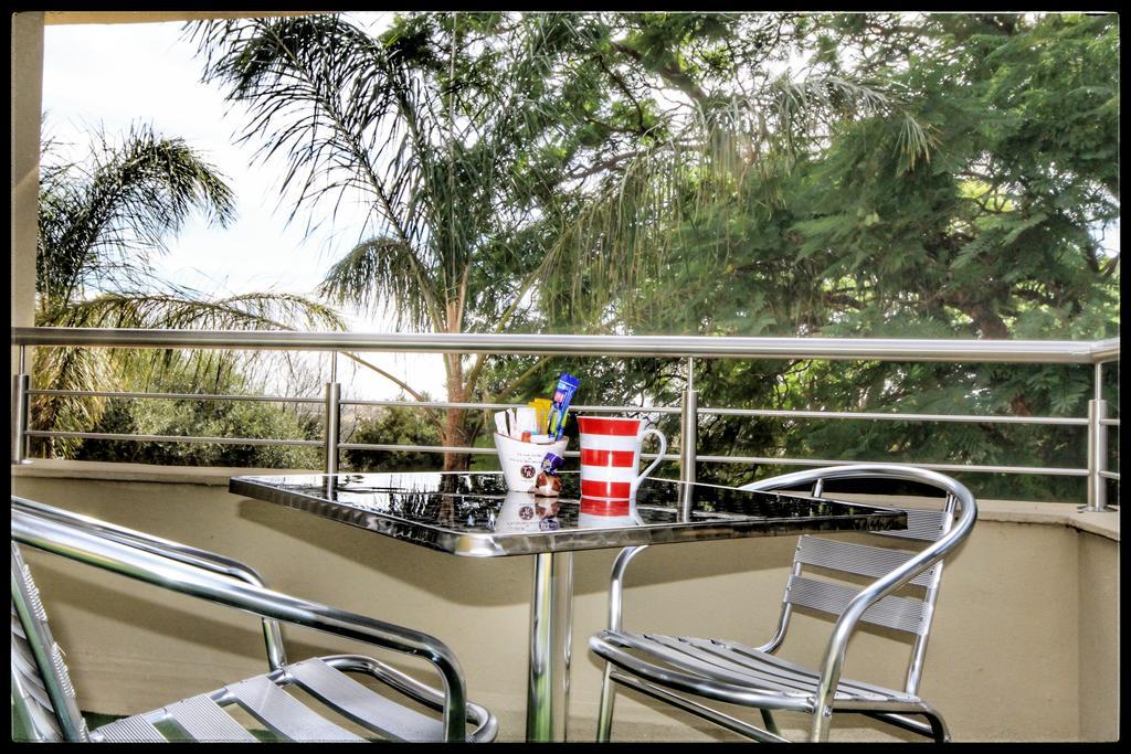 Impa-Lala Country Estate Bed & Breakfast Bloemfontein Bagian luar foto