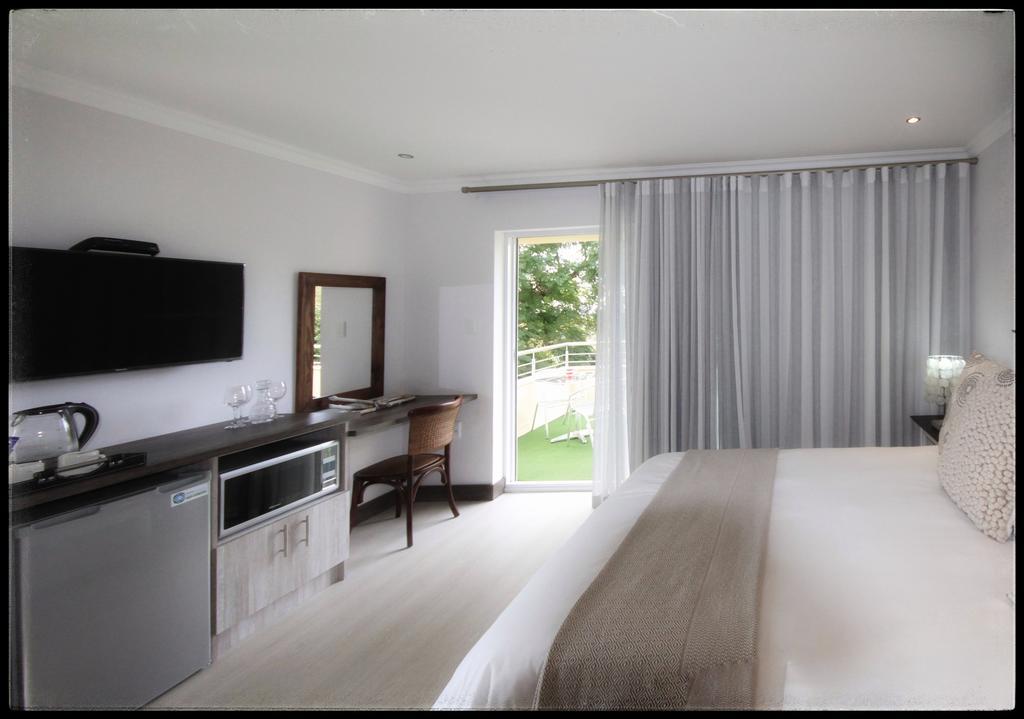 Impa-Lala Country Estate Bed & Breakfast Bloemfontein Bagian luar foto