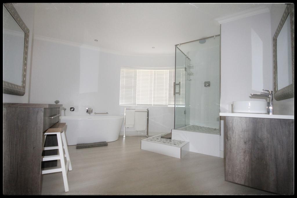 Impa-Lala Country Estate Bed & Breakfast Bloemfontein Bagian luar foto